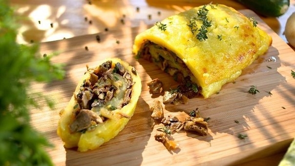 Картофельный рулет с белыми грибами и шампиньонами Картофельный рулет с белыми грибами и шампиньонами