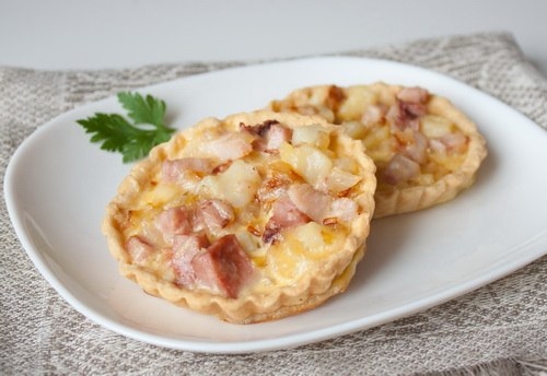 Тарталетки с копченой курицей и картофелем Тарталетки с копченой курицей и картофелем