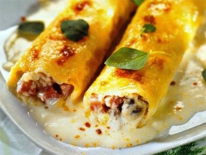 Каннеллони с мясом и соусом бешамель, запеченные под сыром Каннеллони с мясом и соусом бешамель, запеченные под сыром