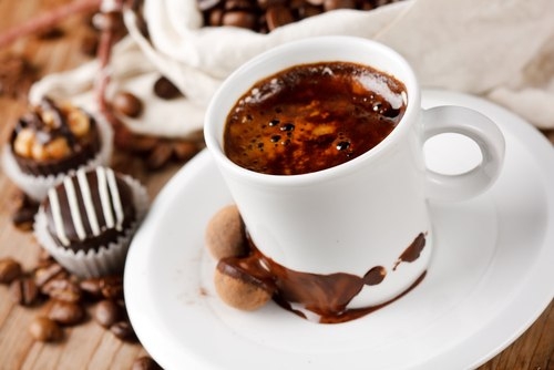 КОФЕ С МЕДОМ, ЖЕЛТКОМ, ПРЯНОСТЯМИ И КОНЬЯКОМ КОФЕ С МЕДОМ, ЖЕЛТКОМ, ПРЯНОСТЯМИ И КОНЬЯКОМ
