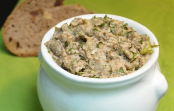 Закуска из баклажанов с орехами и зеленью. Закуска из баклажанов с орехами и зеленью.