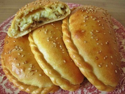 ПИРОГ «КАЛЬЦОНЕ» С ДВОЙНОЙ НАЧИНКОЙ ПИРОГ «КАЛЬЦОНЕ» С ДВОЙНОЙ НАЧИНКОЙ