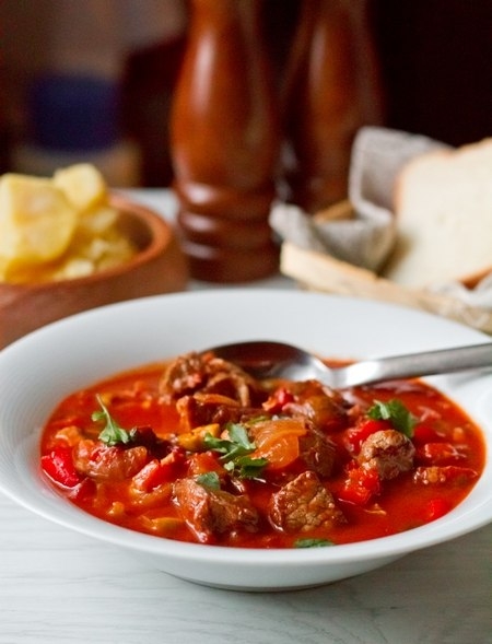 МЯСНОЕ РАГУ ИЗ ГОВЯДИНЫ СО СЛАДКИМ ПЕРЦЕМ МЯСНОЕ РАГУ ИЗ ГОВЯДИНЫ СО СЛАДКИМ ПЕРЦЕМ