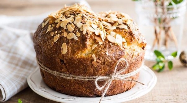 Кулич на меду с изюмом