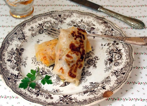 Жареные рулетики из лаваша с курицей и морковью Жареные рулетики из лаваша с курицей и морковью