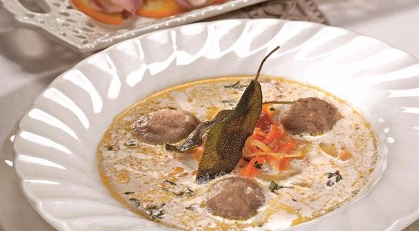 Пасхальный суп с клецками из печенки Пасхальный суп с клецками из печенки