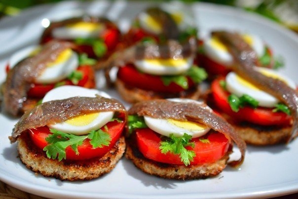 Гренки с анчоусами. Гренки с анчоусами.