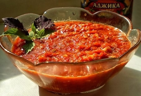 Аджика с яблоками на зиму. Аджика с яблоками на зиму.
