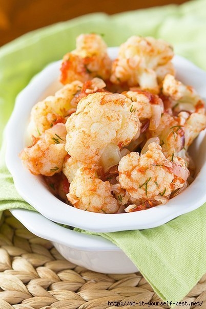 Цветная капуста с помидорами и луком. Цветная капуста с помидорами и луком.