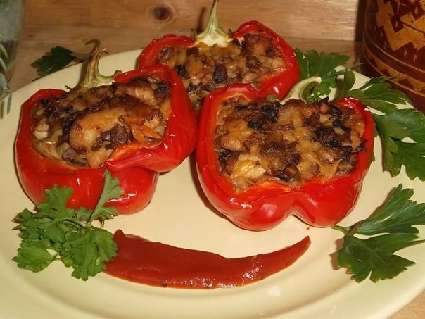 Перцы,фаршированные курицей и грибами. Перцы,фаршированные курицей и грибами.