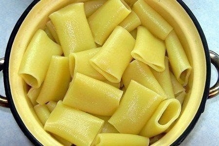 Фаршированные каннеллони, запеченные с сыром Фаршированные каннеллони, запеченные с сыром