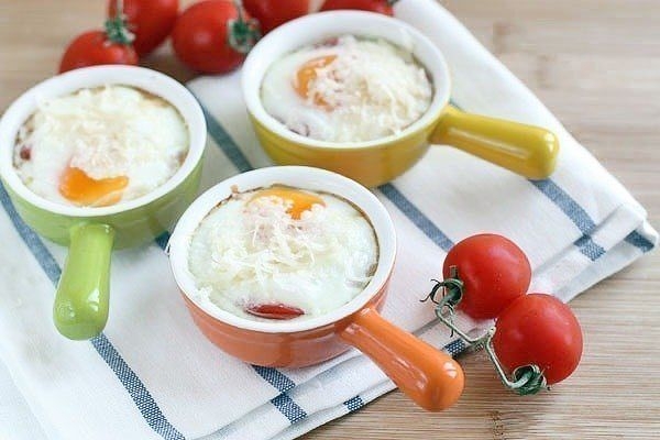 Порционная яичница с помидорами в духовке