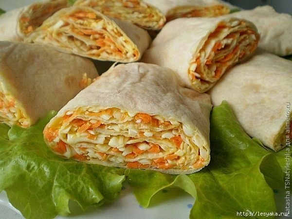 Закусочный рулет из лаваша с сыром и морковью Закусочный рулет из лаваша с сыром и морковью
