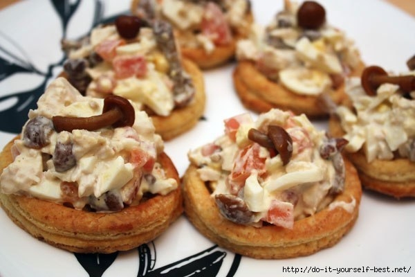 Творожные кольца с куриным салатом Творожные кольца с куриным салатом