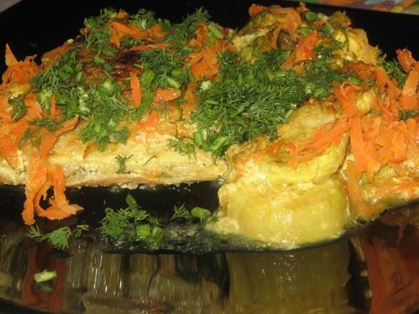 Томлёные куриные бёдрышки с кабачками