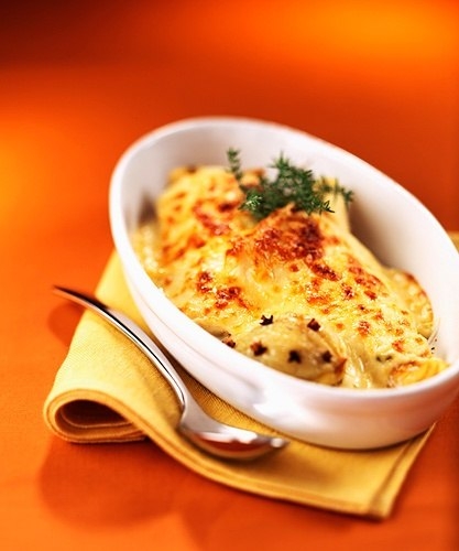 Куриные грудки под соусом бешамель. Куриные грудки под соусом бешамель.