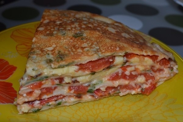 Быстрый закусочный блинный торт с помидорами и сыром Быстрый закусочный блинный торт с помидорами и сыром