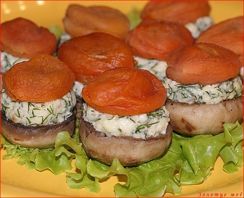 Шампиньоны с курагой