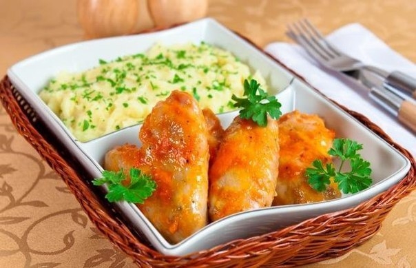 Нежные куриные крылышки в розовом соусе Нежные куриные крылышки в розовом соусе