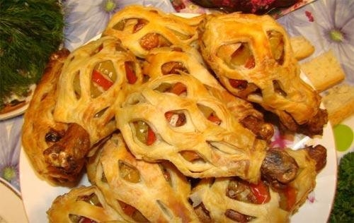 Куриные ножки со сладким перцем в слоенном тесте Куриные ножки со сладким перцем в слоенном тесте