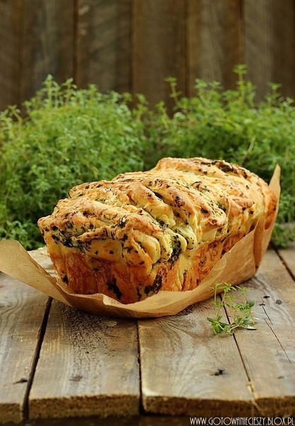 Хлеб с зеленью и сыром
