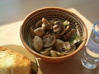 Маринованные шампиньоны (за один день) Маринованные шампиньоны (за один день)