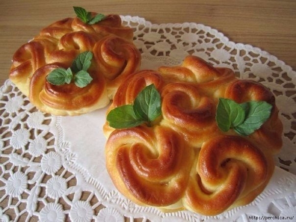 Кружевные булочки" с колбасой Кружевные булочки" с колбасой