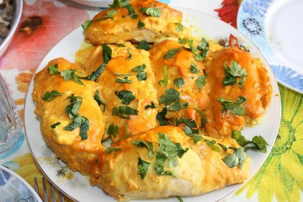 Куриная грудка с сыром,запеченная в сметанно-куркумном соусе Куриная грудка с сыром,запеченная в сметанно-куркумном соусе