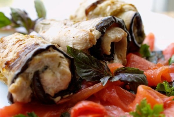 Рулетики из баклажанов и курицы Рулетики из баклажанов и курицы