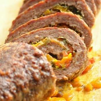 Мясной рулет с болгарским перцем и сыром Мясной рулет с болгарским перцем и сыром