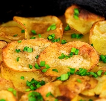 Запеченный в духовке ароматный картофель с новыми, соблазнительными вкусовыми оттенками... Запеченный в духовке ароматный картофель с новыми, соблазнительными вкусовыми оттенками...