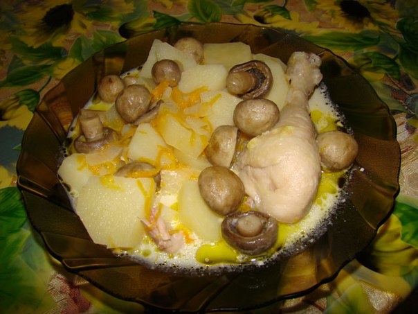 Картошка с курочкой, грибами и в сметанном соусе Картошка с курочкой, грибами и в сметанном соусе