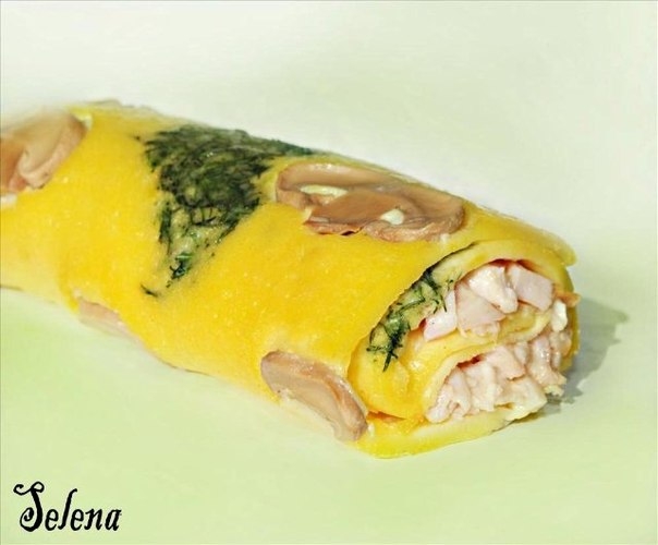 Закусочный рулет с грибами и курицей Закусочный рулет с грибами и курицей
