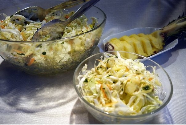 Капустный салат с ананасом, яблоком и морковью Капустный салат с ананасом, яблоком и морковью