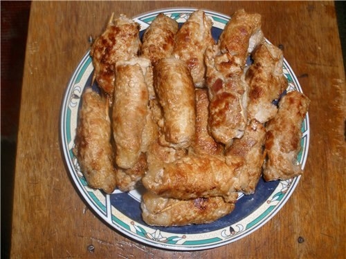 Мясо деликатесное - мясные рулетики с черносливом. Мясо деликатесное - мясные рулетики с черносливом.