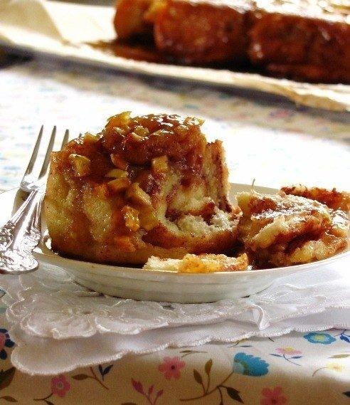 Cinnamon Rolls с карамелью и яблоком Cinnamon Rolls с карамелью и яблоком