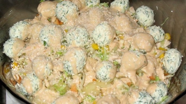 Изумительно красивый и очень вкусный салат! Стоит попробовать!