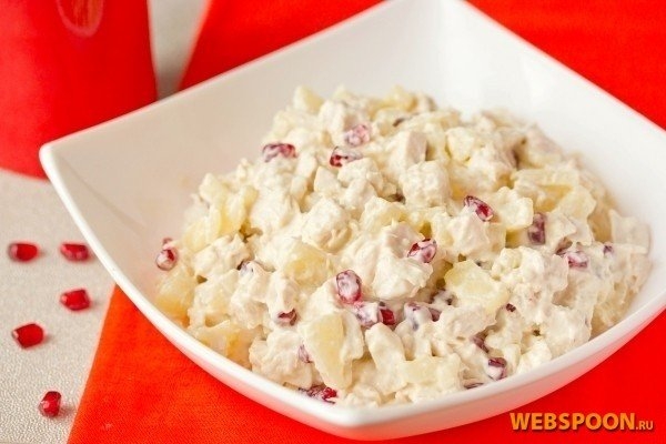 Салат с куриным филе, ананасом и гранатом Салат с куриным филе, ананасом и гранатом