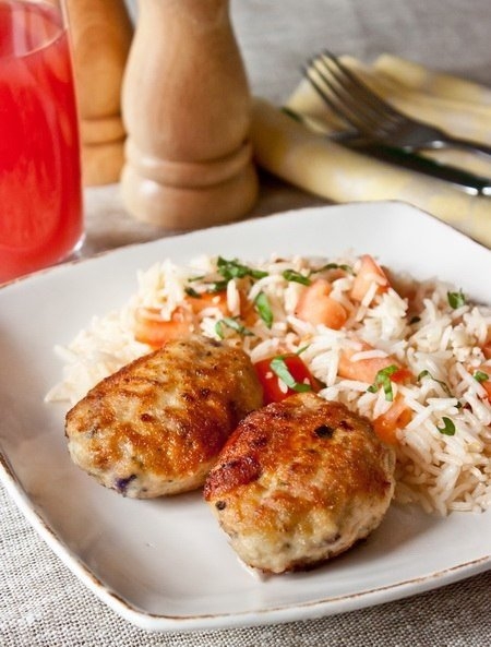 КУРИНЫЕ КОТЛЕТЫ С БЕКОНОМ И БАЗИЛИКОМ КУРИНЫЕ КОТЛЕТЫ С БЕКОНОМ И БАЗИЛИКОМ