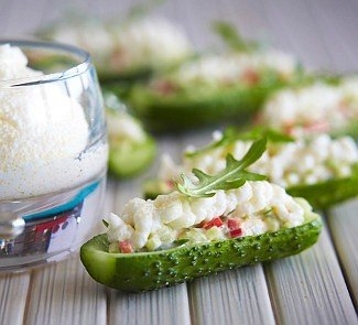 Огурцы фаршированные икрой мойвы Огурцы фаршированные икрой мойвы