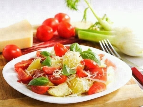 Сытный и легкий картофельный салат Сытный и легкий картофельный салат