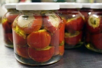 Острый перец, фаршированный анчоусами Острый перец, фаршированный анчоусами