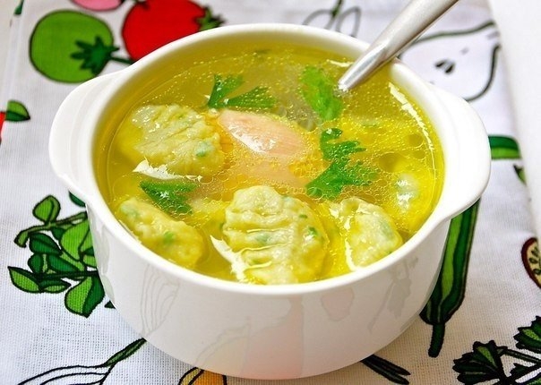 Куриный бульон с шпинатными клецками