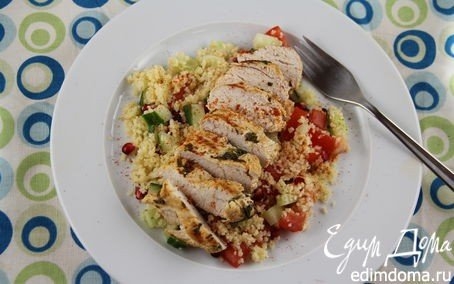 ПРЯНАЯ КУРИНАЯ ГРУДКА С ТРАВАМИ И САЛАТОМ ИЗ КУСКУСА И ГРАНАТА ПРЯНАЯ КУРИНАЯ ГРУДКА С ТРАВАМИ И САЛАТОМ ИЗ КУСКУСА И ГРАНАТА