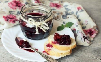 Вишневое варенье с грецким орехом Вишневое варенье с грецким орехом