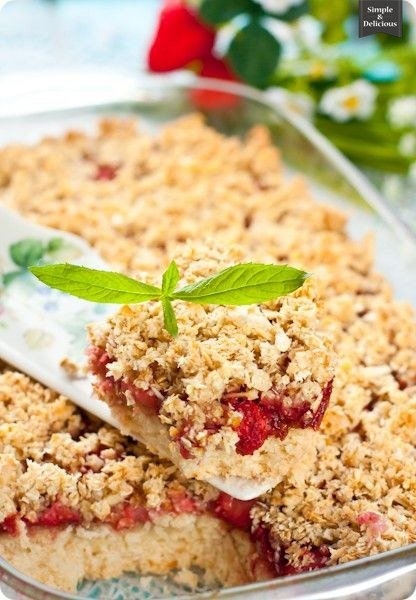 Клубничный пирог с кокосом и миндалем Клубничный пирог с кокосом и миндалем
