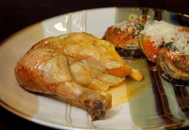 Курица, запеченная с апельсинами. Курица, запеченная с апельсинами.