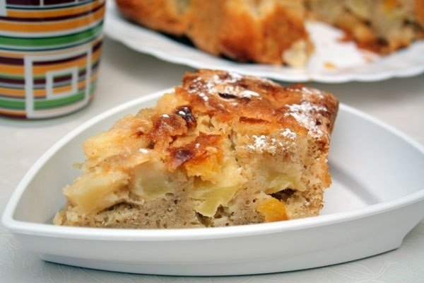 Шарлотка с яблоками и орехами Шарлотка с яблоками и орехами