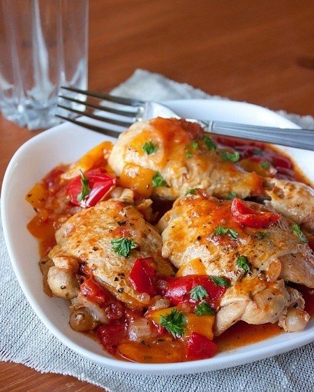 Куриные ножки, тушенные со сладким перцем Куриные ножки, тушенные со сладким перцем