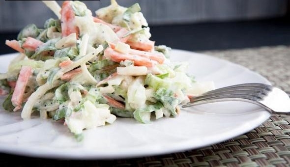 Салат из китайской капусты под йогуртовым соусом Салат из китайской капусты под йогуртовым соусом